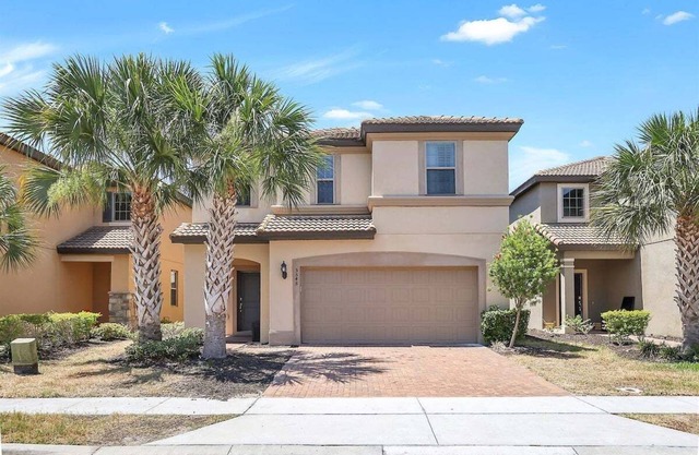 5548 Solterra Stay | Queen Bed + Shared Bathroom