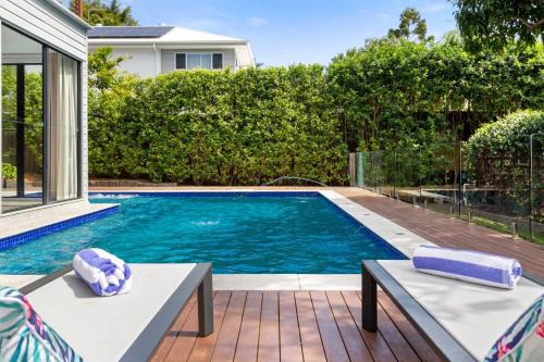 5BDR Ultimate Family Retreat Pool Toys Galore