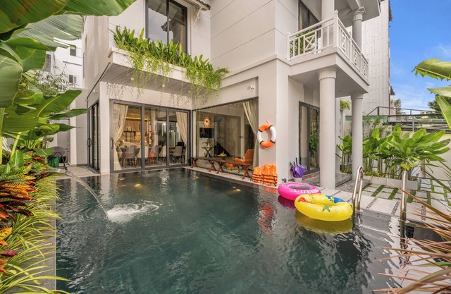 5bdrm Luxury Modern Pool Villa + Suite, 5 Min to My Khe Beach