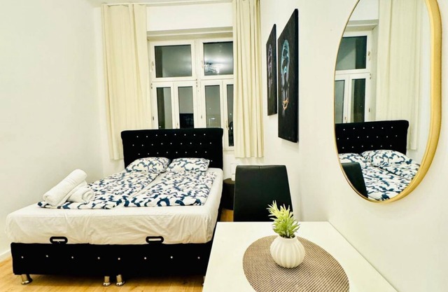 5BR Apartment; Near Atzgersdorf Park, 11-Min Walk