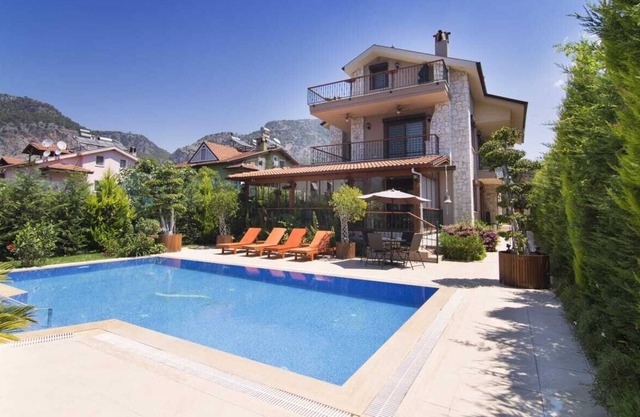 5BR, Central Villa with Private Pool