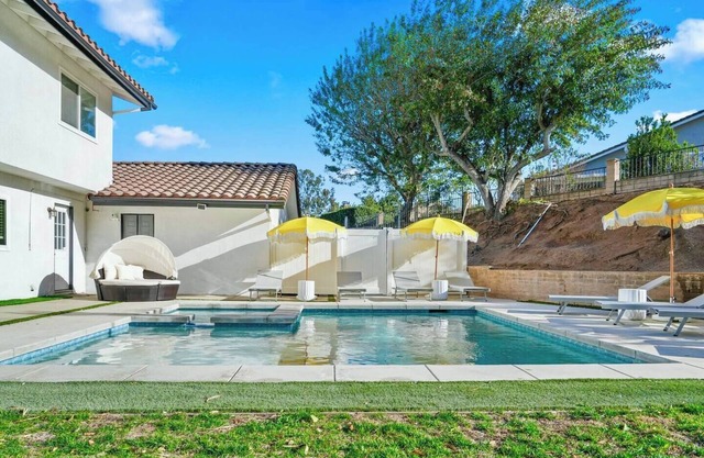 5BR Fun Haven: Pool, Mini Golf, Movie, Gameroom