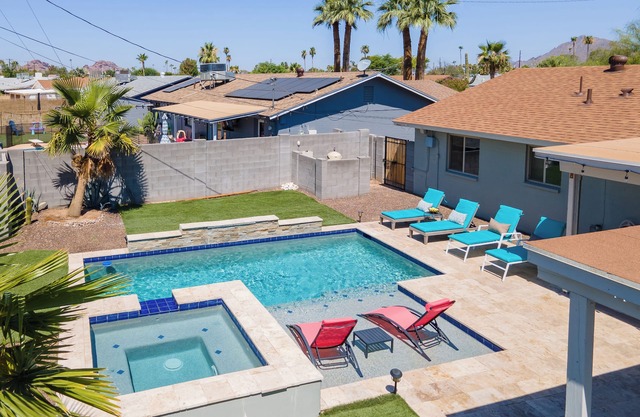 5mins to Old Town! Heated Pool & Spa, Fire pit & Outdoor TV!