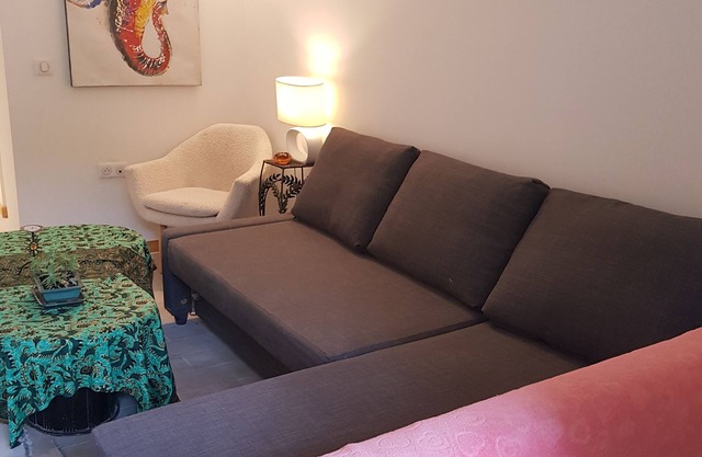 5mn from Paris Porte de Bercy, and 30mn from Disney. Pets welcome!