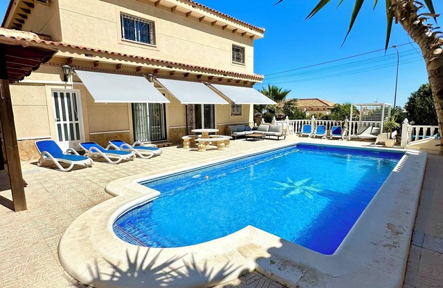 6 BED SLEEPS 12/14 WIFI -AIR CON- POOL TABLE- SKY TV