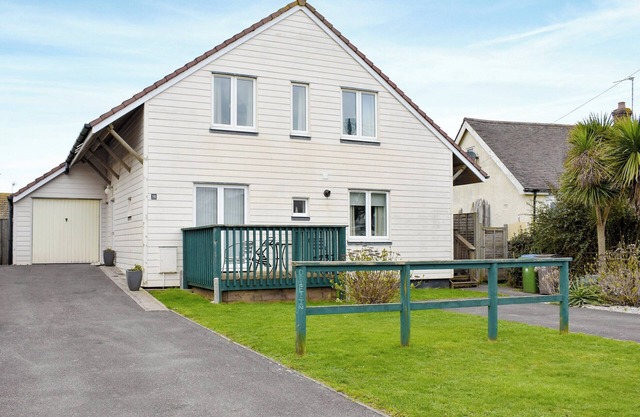 6 bedroom accommodation in Elmer Sands, near Bognor Regis