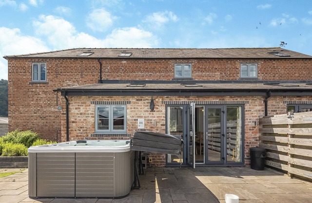 6 bedroom accommodation in Trevor, near Llangollen