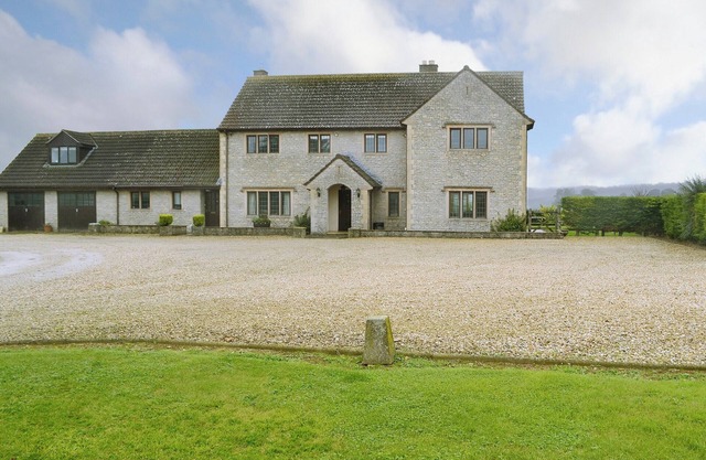 6 bedroom accommodation in Milborne Port, near Sherborne