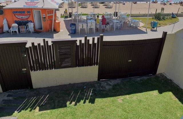 6 bedroom mansion facing the beach in Cabo Frio- JUST FAMILIES