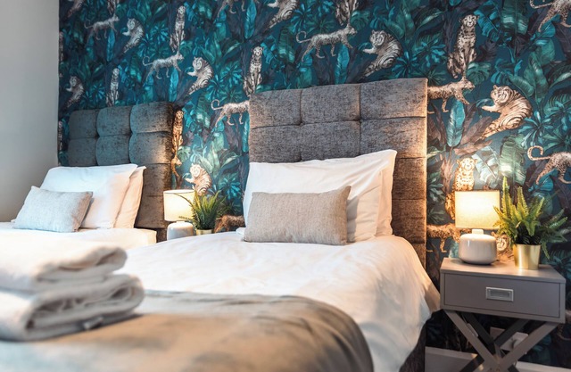 6 beds in 4 bedrooms house