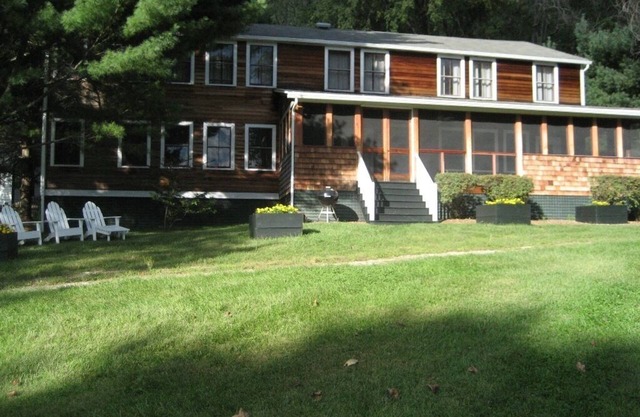 6 BR 'CAMP' House on Twin Lakes - Epic Historic Property
