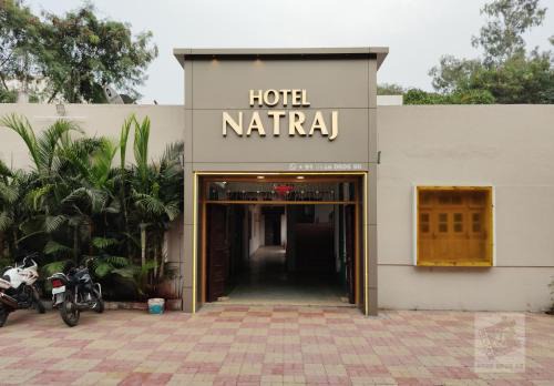 6 CR Hotel Natraj RAILWAY STATION