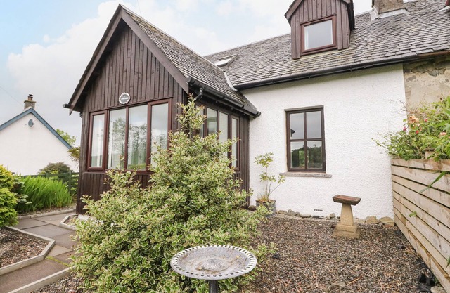 6 LOWLANDS, pet friendly, country holiday cottage in Arisaig