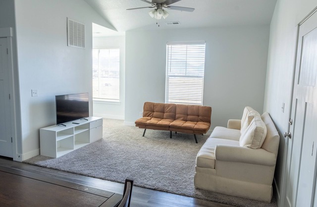 6 mins to Adobe Headquarter Brand New Condo/Lehi