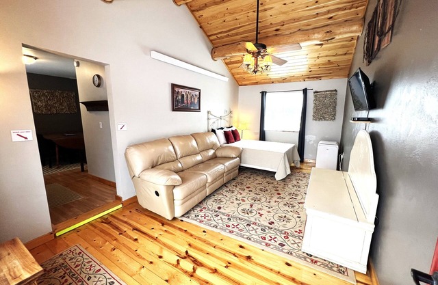 #6 Mustang Cabin at Ponderosa Place