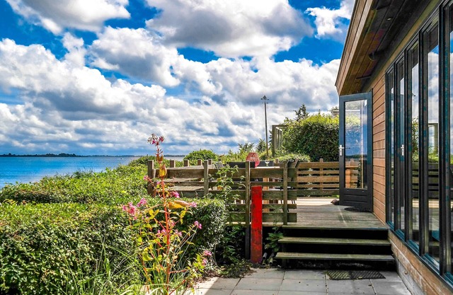 6 pers Lauwersmeer waterfront, Full equipped and modern house with sauna