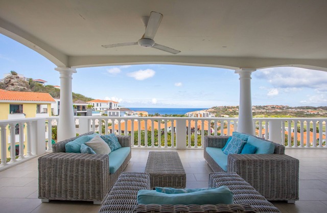 6 person Deluxe Oceanview Apartment in Blue Bay