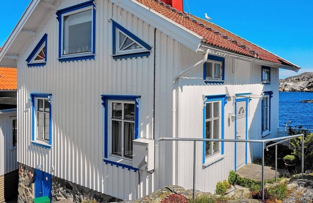 6 person holiday home in Gullholmen