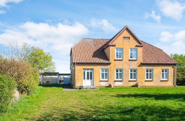 6 person holiday home in Grenaa