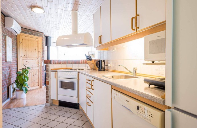 6 person holiday home in Oksbøl