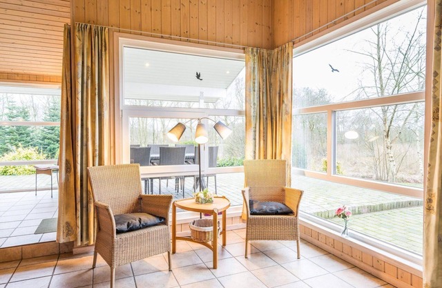 6 person holiday home in Oksbøl