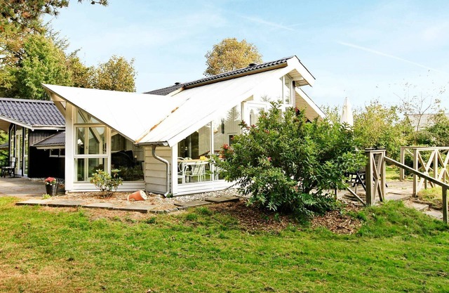 6 person holiday home in Oksbøl