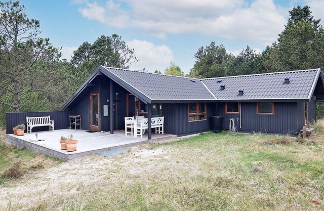 6 person holiday home in Ålbæk