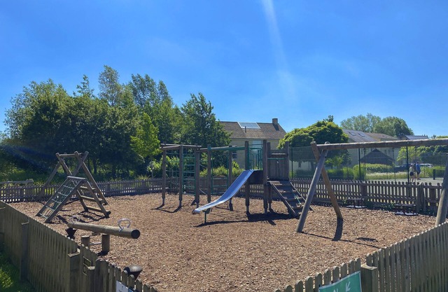 60 Howells Mere, Lower Mill Estate, 10 Adults +3 Kids, Spa, Pool, Dogs Allowed