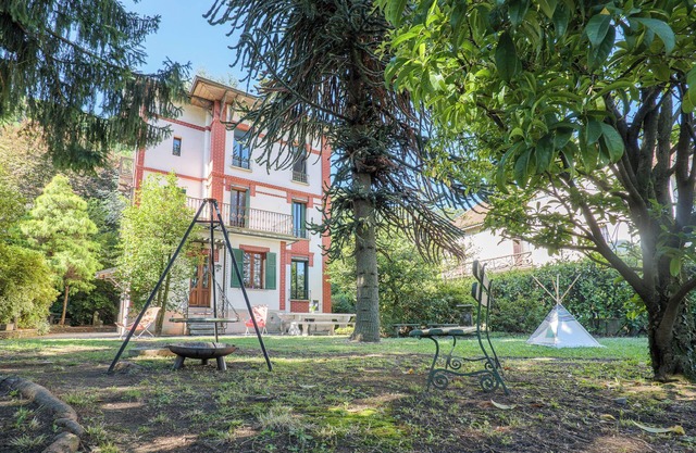 6½-room detached house with whirlpool and approx. 2,300 m² plot of land