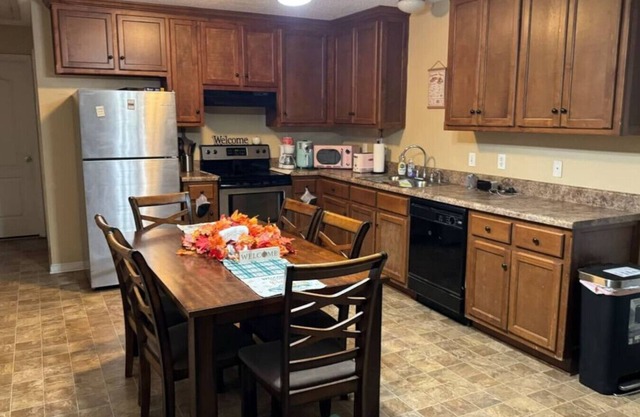 613) Large 2 bedroom | King Bed