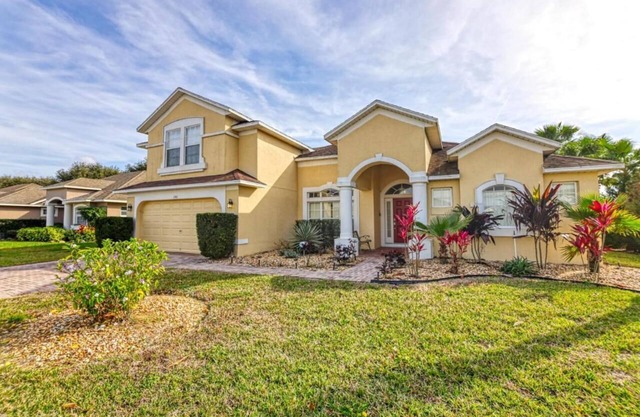 614 - Fabulous 5 bed 4 bath south facing home private pool spa conservation view