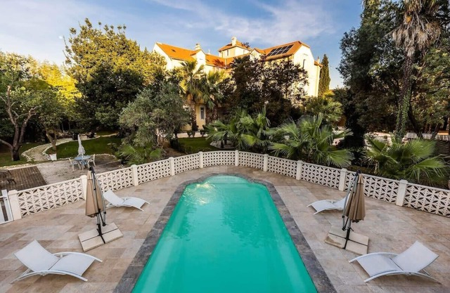 66C2 : Unique: apartment for 6 in a castle with pool