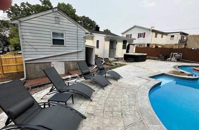 68) 4 bedroom home with a Pool!