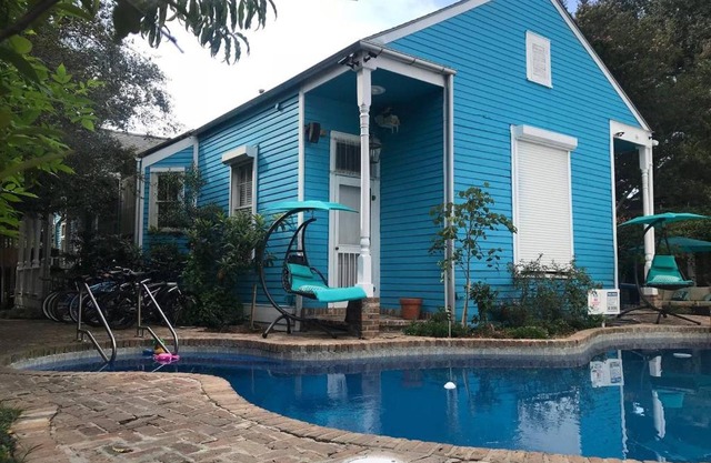 7 Bedroom - Sleeps 14! Next to Bourbon Street