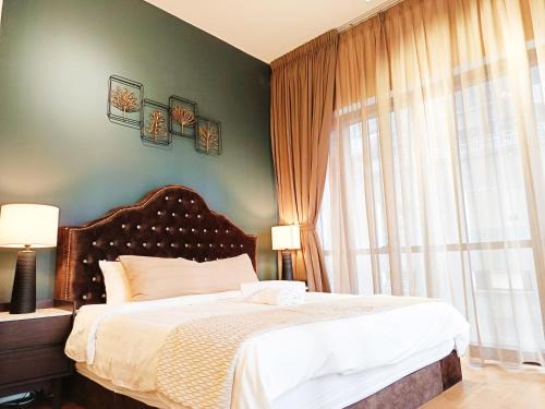 7 Kuala Lumpur City for 4 to 12 PAX of 4 BEDROOMS and 3 BATHROOMS near KLCC