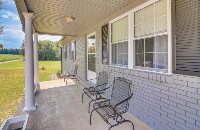 7 Mi to Barren River Lake: Quiet Getaway w/Yard!