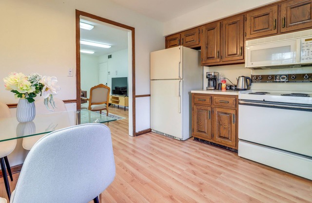 7 Mi to Downtown Toledo & Riverfront: Cozy Apt!