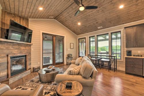 7 Mi to Ski Sapphire Valley Cottage with Fire Pit