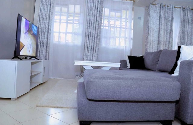 7 minutes to a three bedroom apartment with an ensuite master bedroom