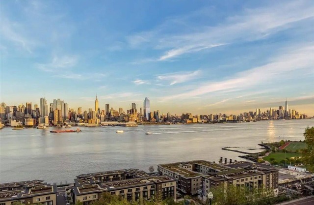 7 Minutes to NYC: Superior 1 bedroom Suite