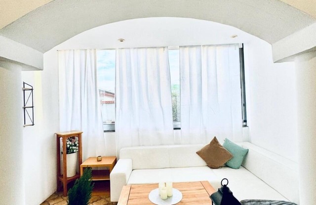 7 private Rooms in a spacious Villa