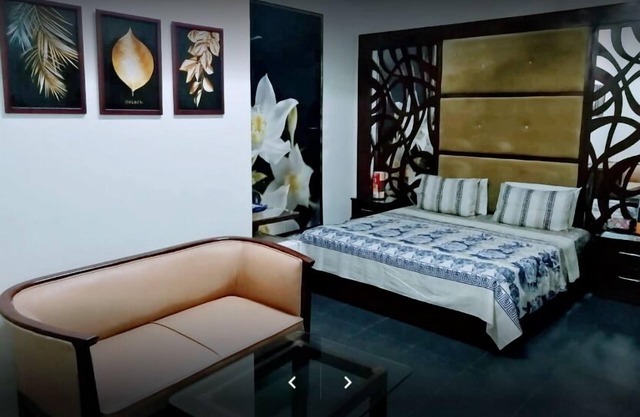 7 S even Guest House