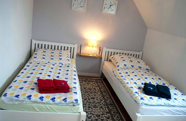 70 sqm for up to 4 people in Dannewerk Schleswig-Holstein. Car parking space and storage room for e-bikes, washing machine, full bathroom with bathtub, high chair and travel cot are available Bedding for the travel cot please bring your own.