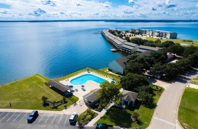 7037 Kingston Cove
