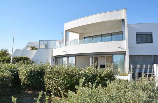 70m2 Apartment with A/C and direct access to the beach