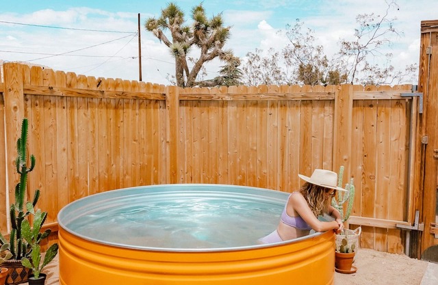70s Vibes with Hot Tub & Pool! The Coyote House