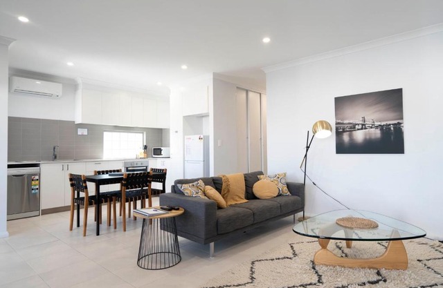 7th Heaven In Cloverdale 2br2ba Parking