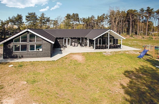 8 bedroom awesome home in Nexø