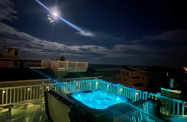 8+ Bedroom Home 3rd off Beach with Ocean & Bay View HotTub +