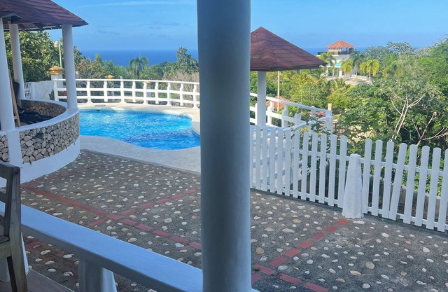 8 BR Amazing Ocean/Forest Views Family Villa